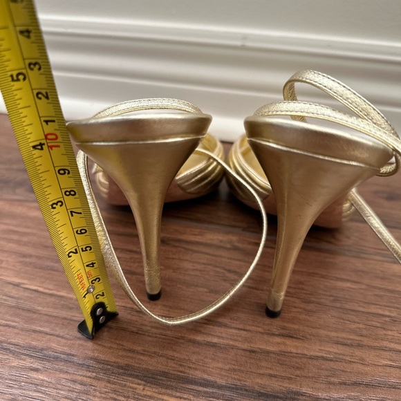 Gucci gold leather sandal. Size 9 - Picture 2 of 5